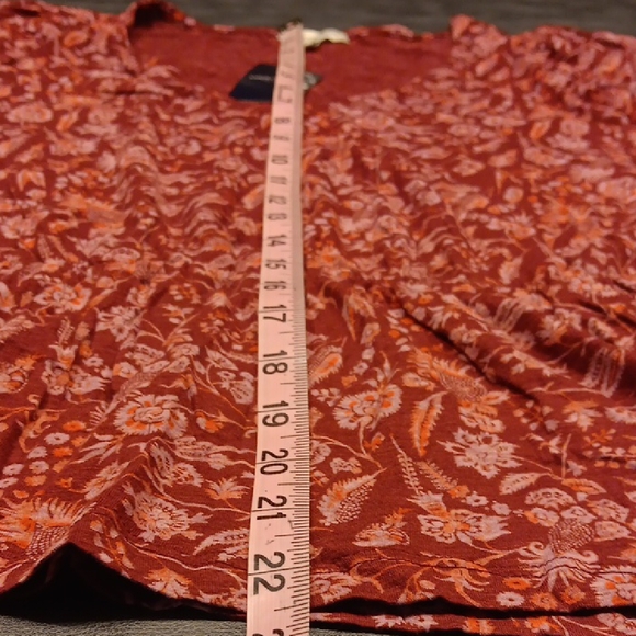 NWT. Lucky Brand Maroon Floral V-Neck Blouse - Picture 9 of 9